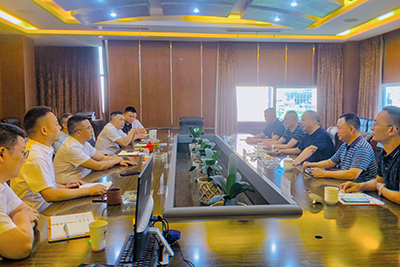 ��ǿ������ѧ����  Ⱥ��Ⱥ��ͬӪ�����������˼��Ŷ��³��±�һ�е�77�������˵��н���