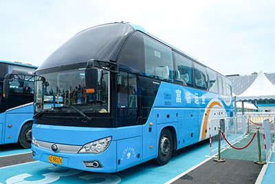 E:2023.77.1477�������ˣ����������ˡ�77�������˵�һ��������ܳ���ʻ����˻᳡��������������������ٽ׶ι���20230714-02-01.jpg