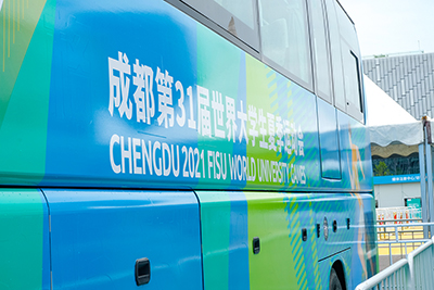 ���������ˡ�77�������˵�һ��������ܳ���ʻ����˻᳡��������������������ٽ׶�