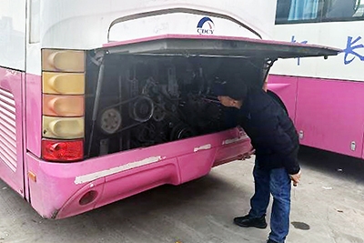 �������ʻԱ�����ڹ����޻�����  �ڿ�ʵ�ɼ��س��ġ��������辶�����徲�г��������������ʻԱ  �Ŷ���